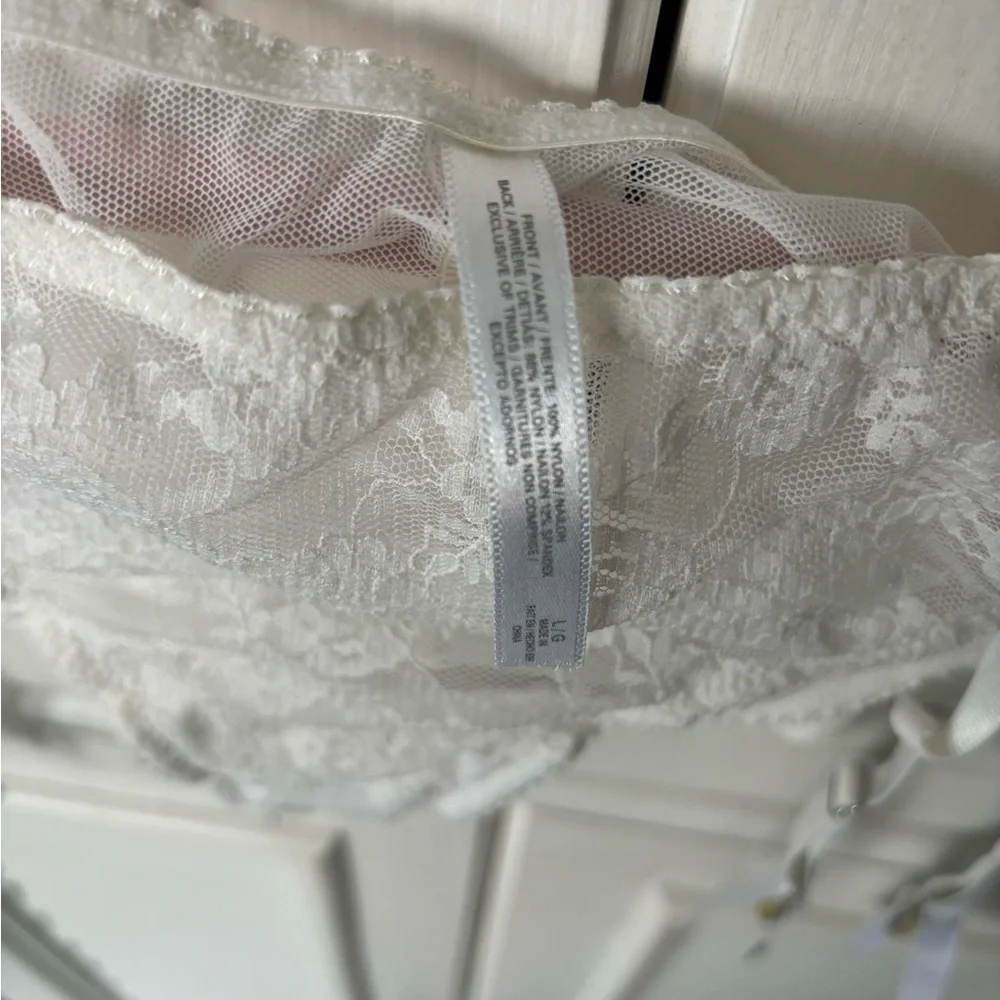 VS “I Do” bridal set 34D - Picture 6 of 8
